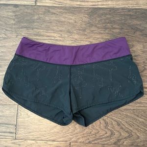 VINTAGE Size 8 Lululemon Black Yoga Running Shorts